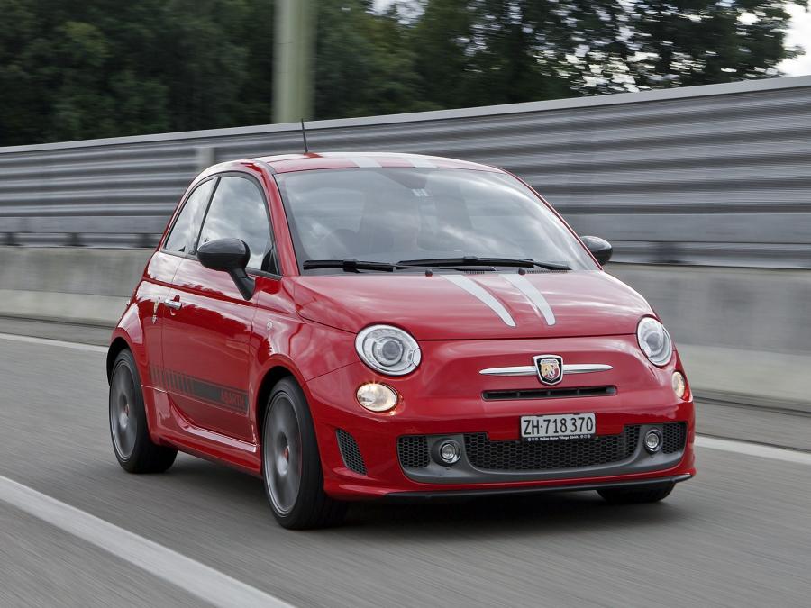  Abarth 695 Tributo Ferrari 2010 года  (фото 2 из 19)